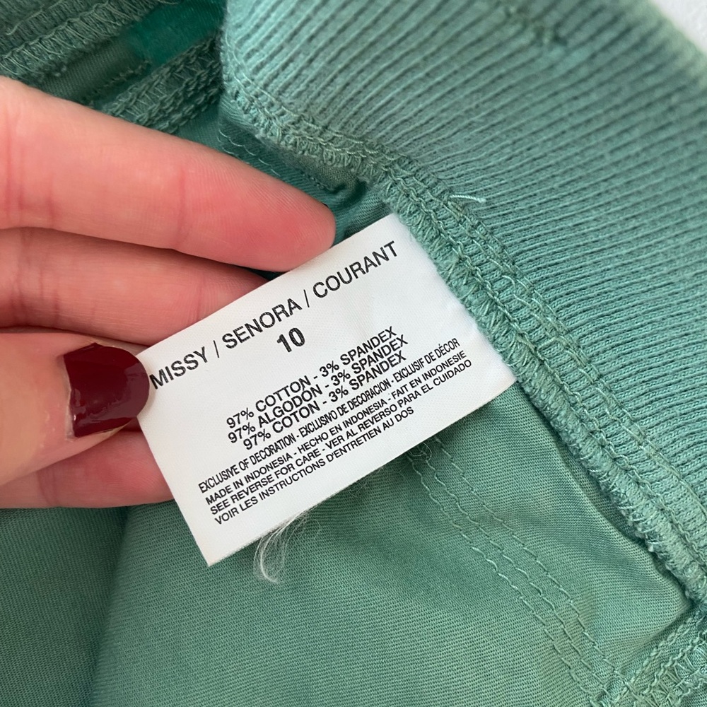 Gloria Vanderbilt women’s green soft waistband tie cinched hem capri pants 10 - Picture 8 of 9